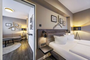 Premium-Apartment | Allergikerbettwaren, Zimmersafe, Schreibtisch, schallisolierte Zimmer