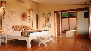 Signature Penthouse, 1 King Bed, Ocean View | Premium bedding, minibar, in-room safe, WiFi (free)