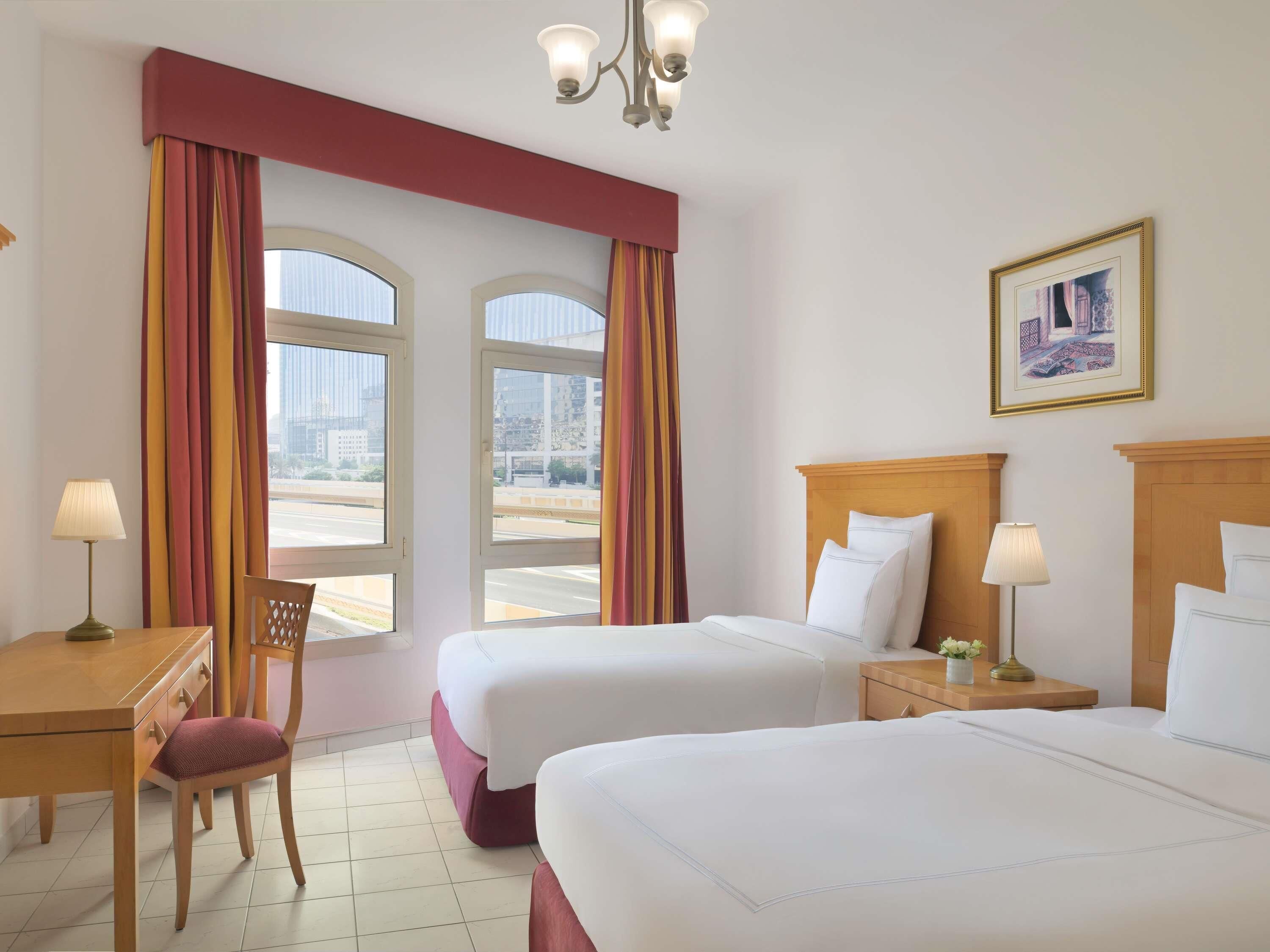 Departamento, 2 habitaciones | Minibar, caja de seguridad en la habitación y muebles diferentes 