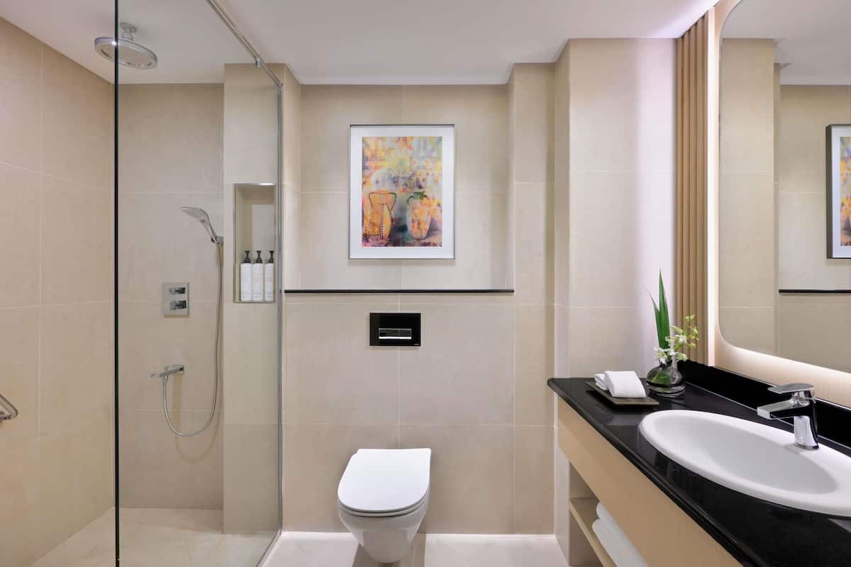 Minibar, coffres-forts dans les chambres, ameublement personnalisé