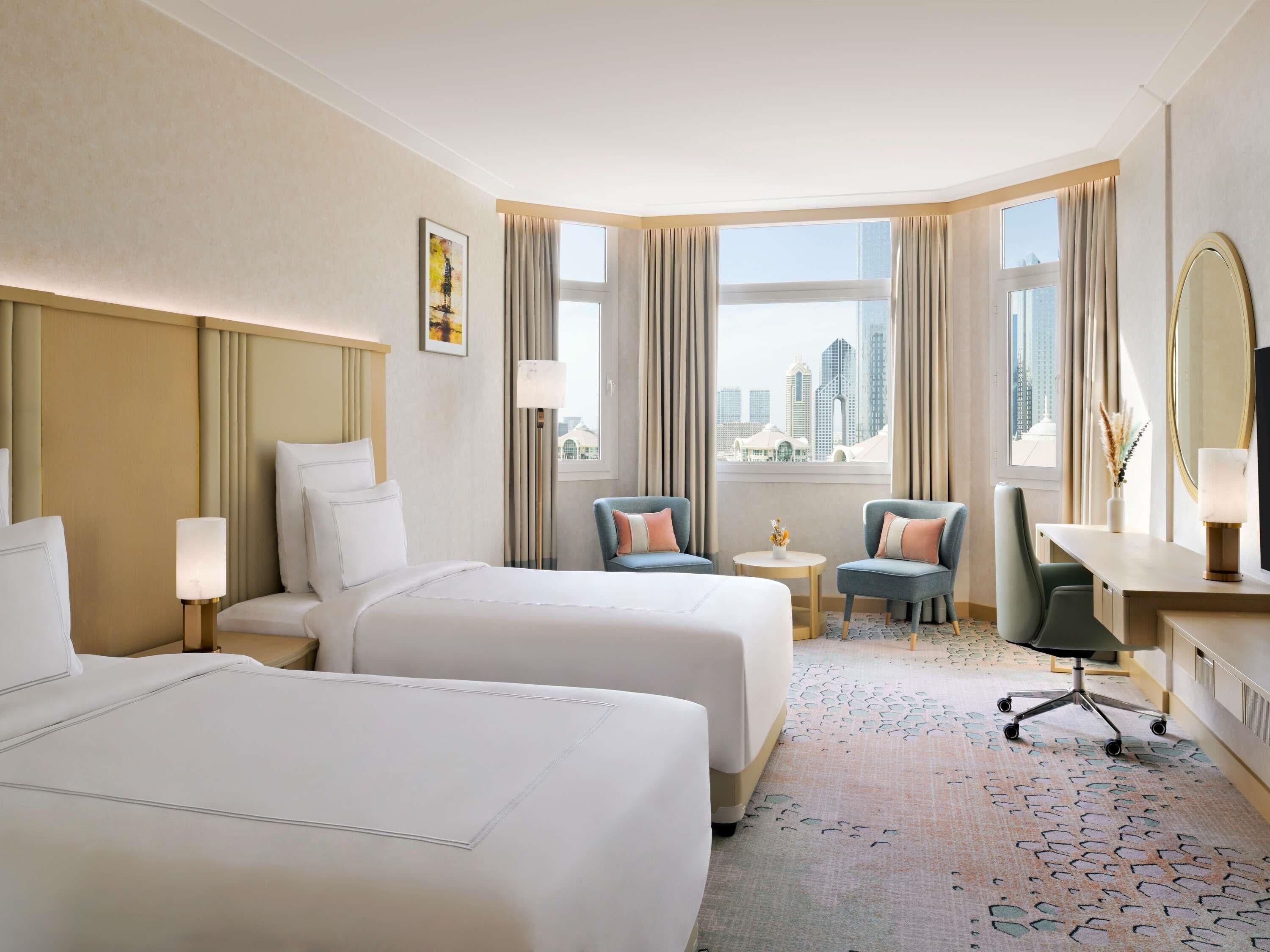 Minibar, coffre-fort, ameublement unique, bureau