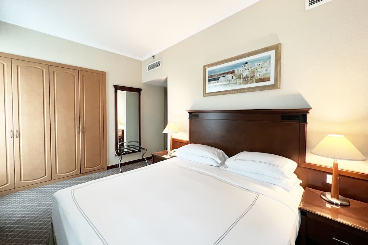 2 bedrooms, minibar, in-room safe, individually furnished