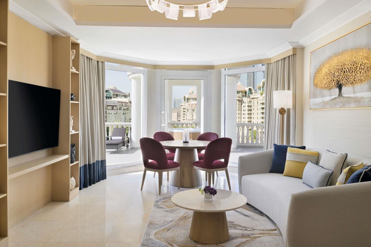 Swiss Signature Suite, Jacuzzi, Terrace