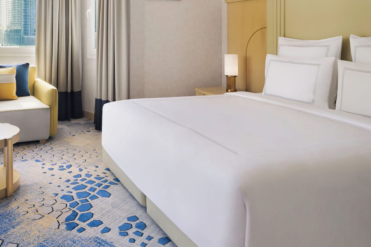 Minibar, caja de seguridad en la habitación y muebles diferentes