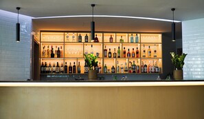 3 restaurants; breakfast, lunch, and dinner served - Swissôtel Al Murooj Dubai (Dubai)