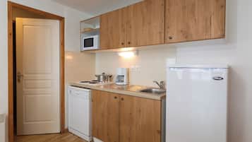 Refrigerador, microondas, parrilla de estufa y lavavajillas