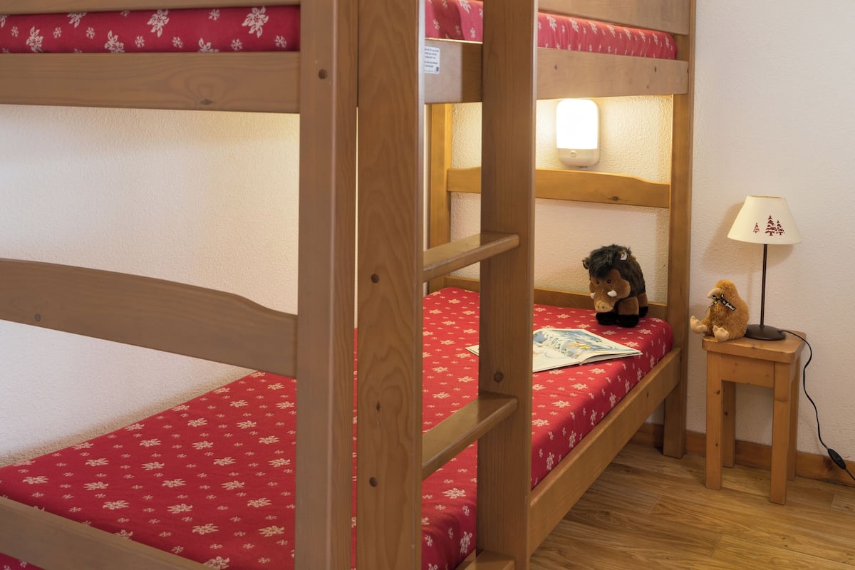 2 bedrooms, bed sheets