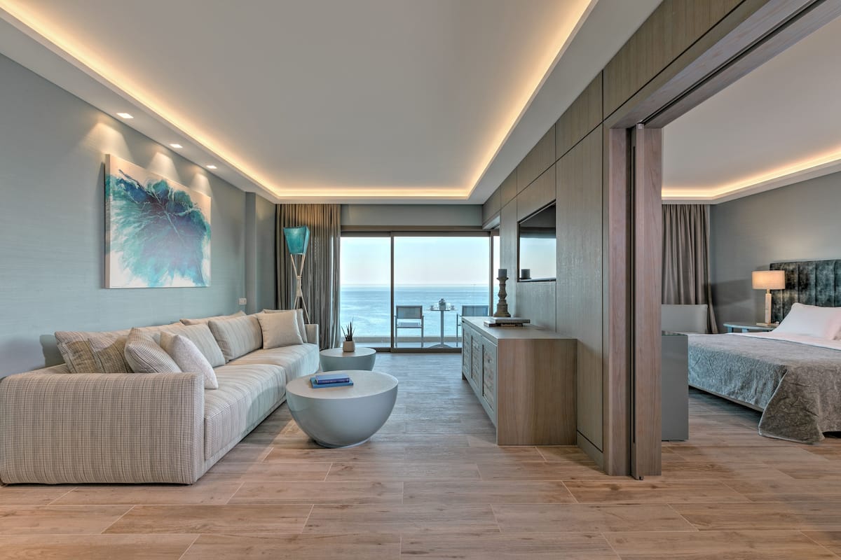 Deluxe Suite, Sea View | 1 bedroom, in-room safe, blackout drapes, free WiFi