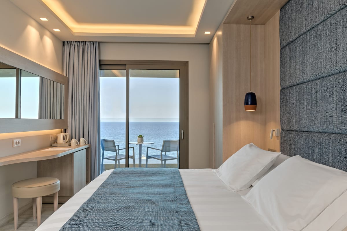 double room sea view | 1 bedroom, in-room safe, blackout curtains, free wifi