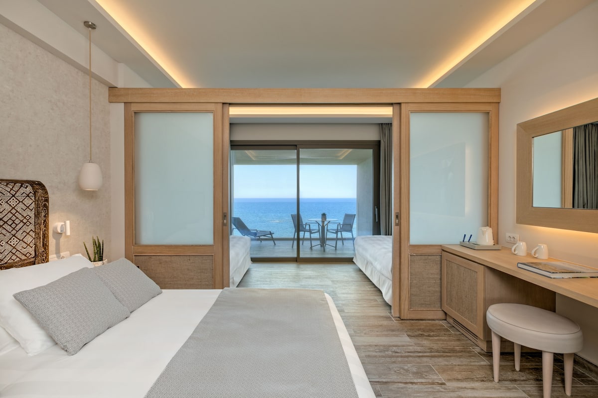 Family Room, Sea View (sliding doors) | 1 bedroom, in-room safe, blackout drapes, free WiFi