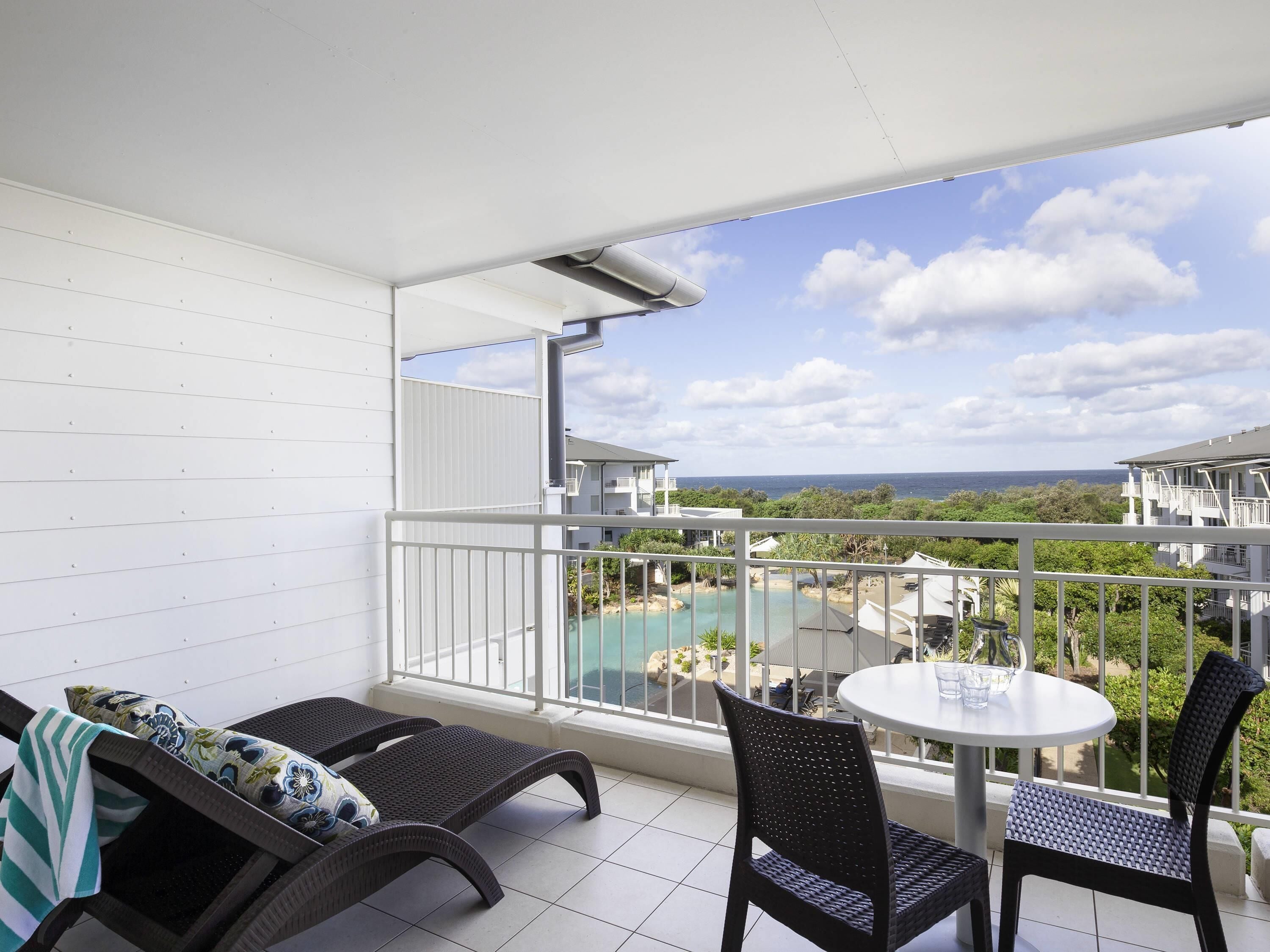 Safe på rommet, strykejern/-brett, wi-fi (mot et tillegg) og sengetøy