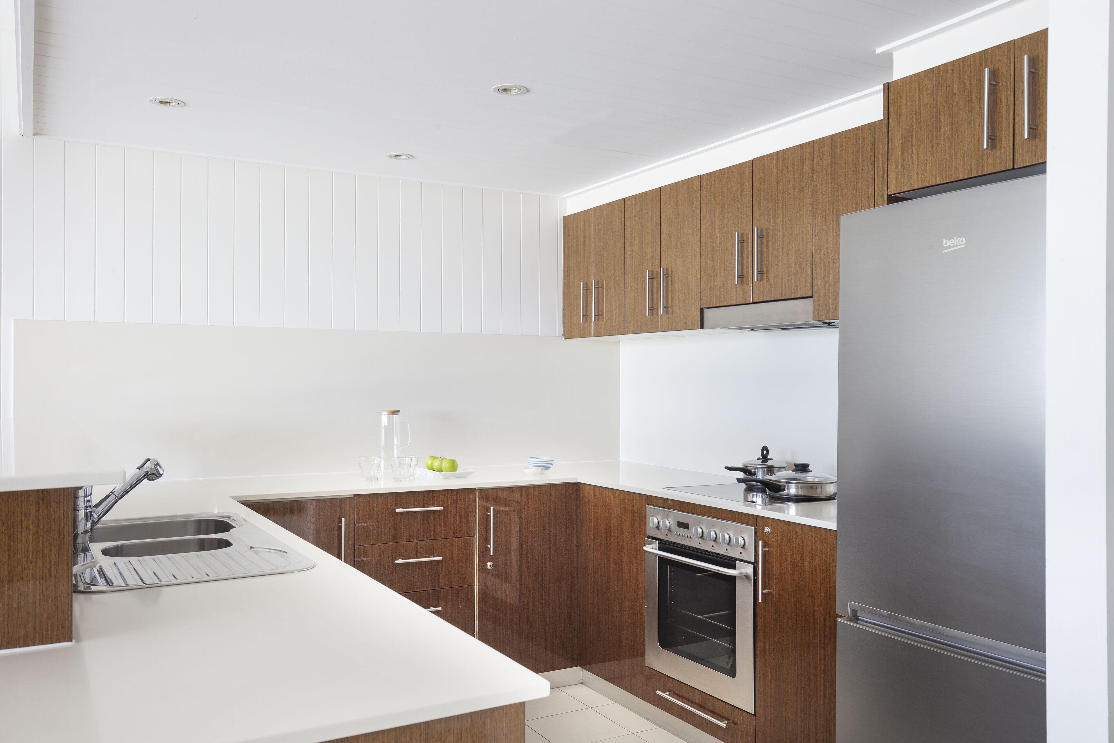 fridge, coffee/tea maker, electric kettle