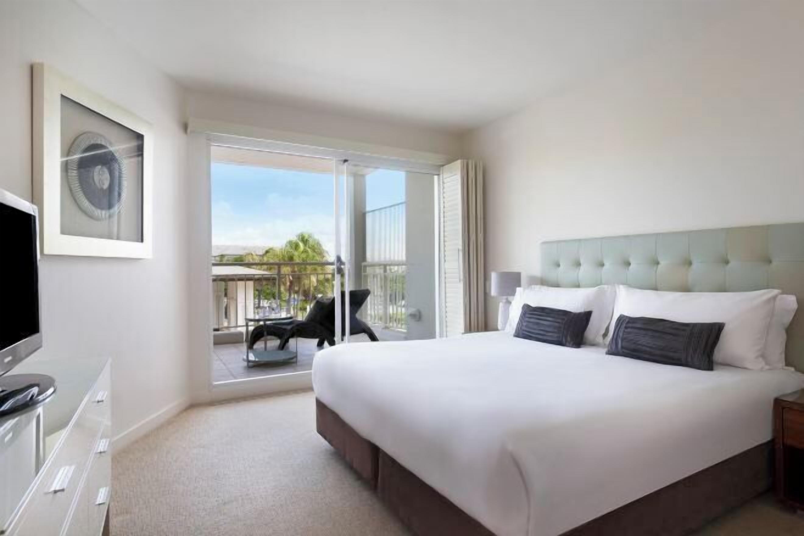 In-room safe, iron/ironing board, WiFi, bed sheets