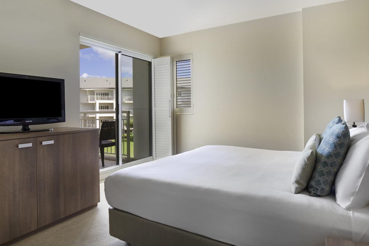 In-room safe, iron/ironing board, WiFi, bed sheets