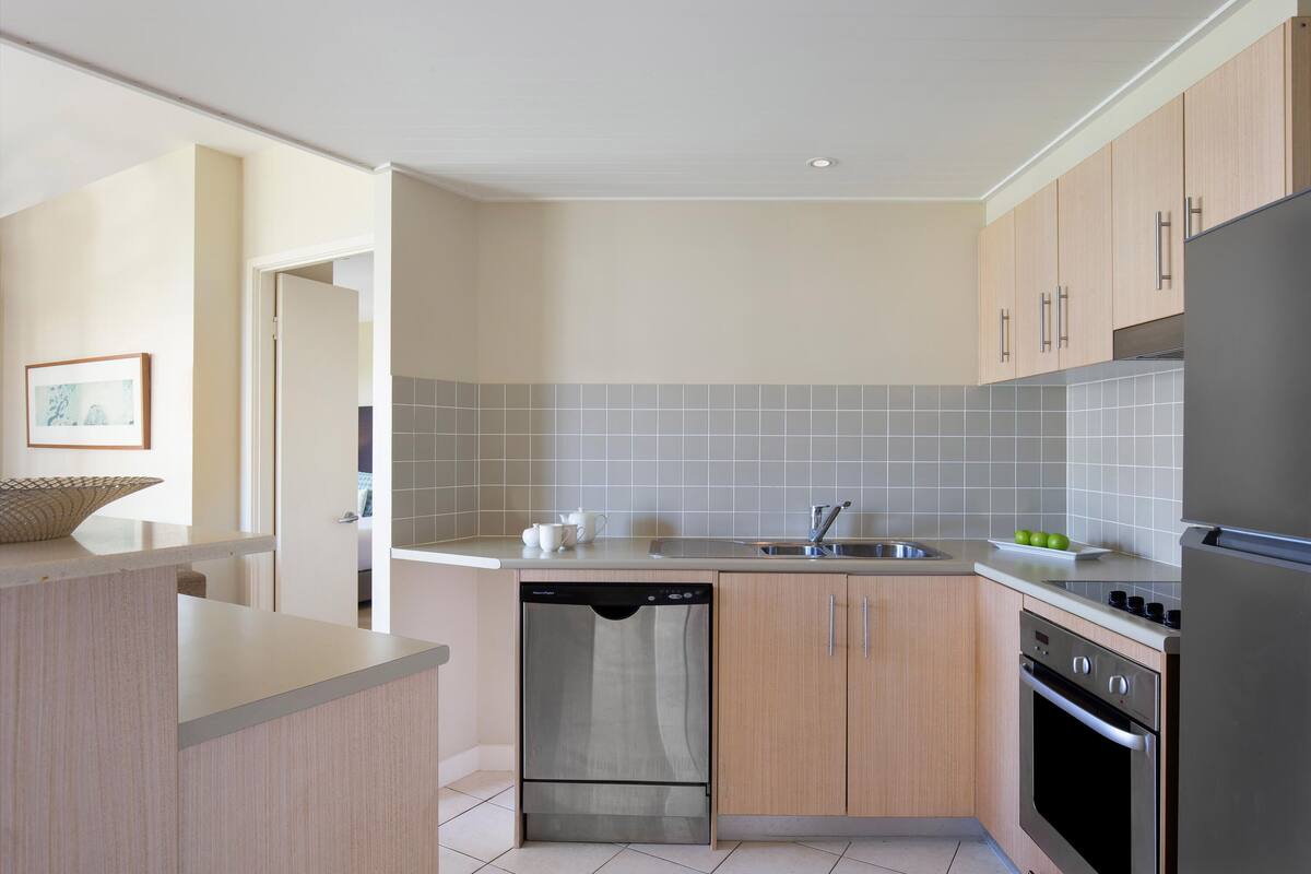 fridge, coffee/tea maker, electric kettle