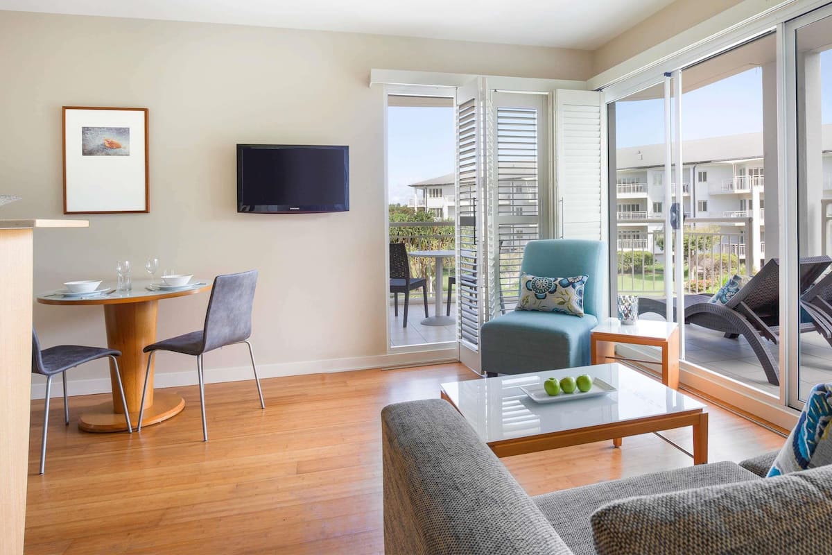 In-room safe, iron/ironing board, WiFi, bed sheets