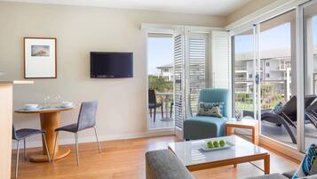 In-room safe, iron/ironing board, WiFi, bed sheets