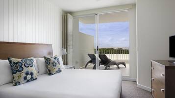 In-room safe, iron/ironing board, WiFi, bed sheets