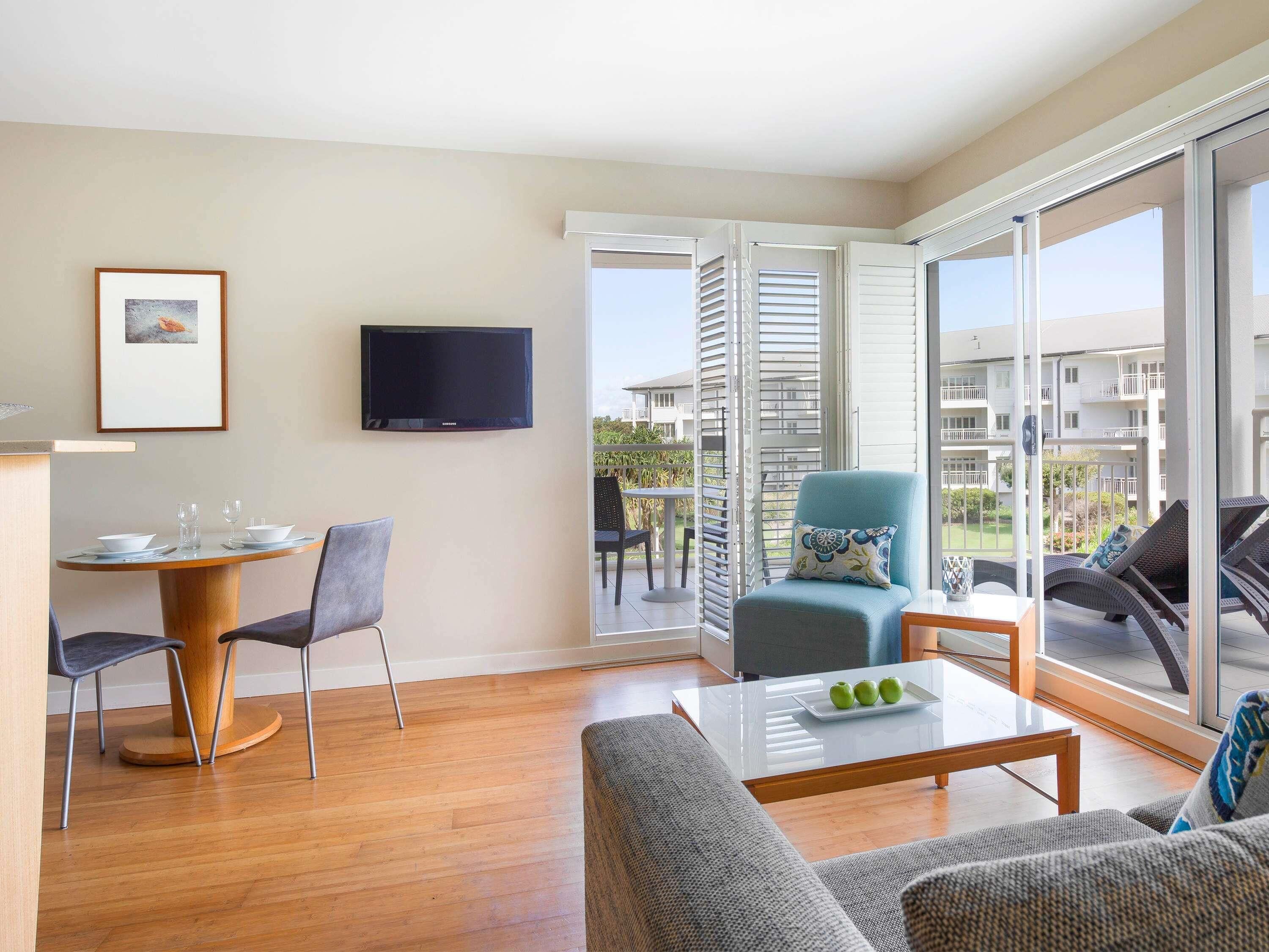 In-room safe, iron/ironing board, WiFi, bed sheets