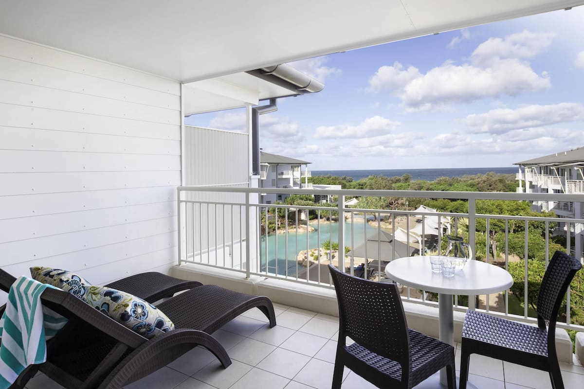 In-room safe, iron/ironing board, WiFi, bed sheets