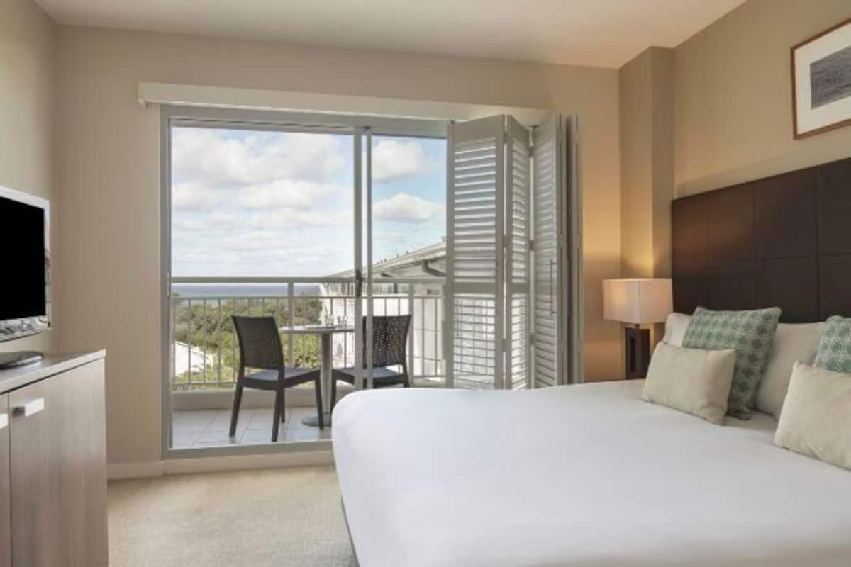 In-room safe, iron/ironing board, WiFi, bed sheets