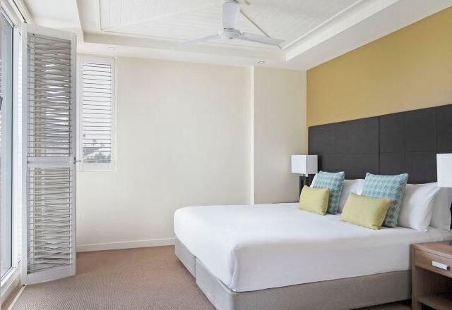 In-room safe, iron/ironing board, WiFi, bed sheets