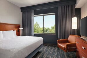 Premium bedding, pillowtop beds, desk, laptop workspace - Courtyard by Marriott Lancaster (Lancaster)