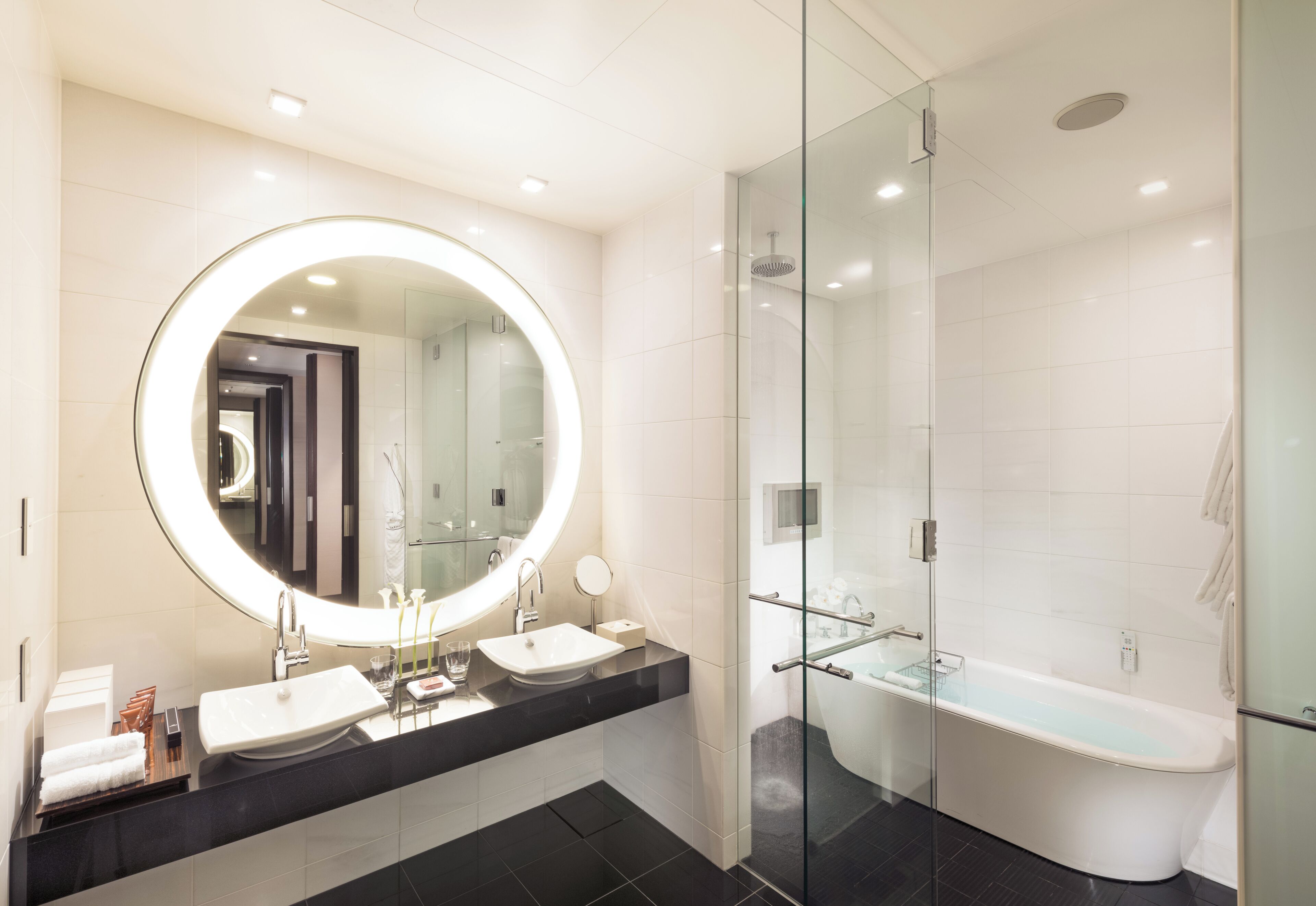 Room, 2 Twin Beds, City View | Bathroom | Separate tub and shower, deep soaking tub, rainfall showerhead