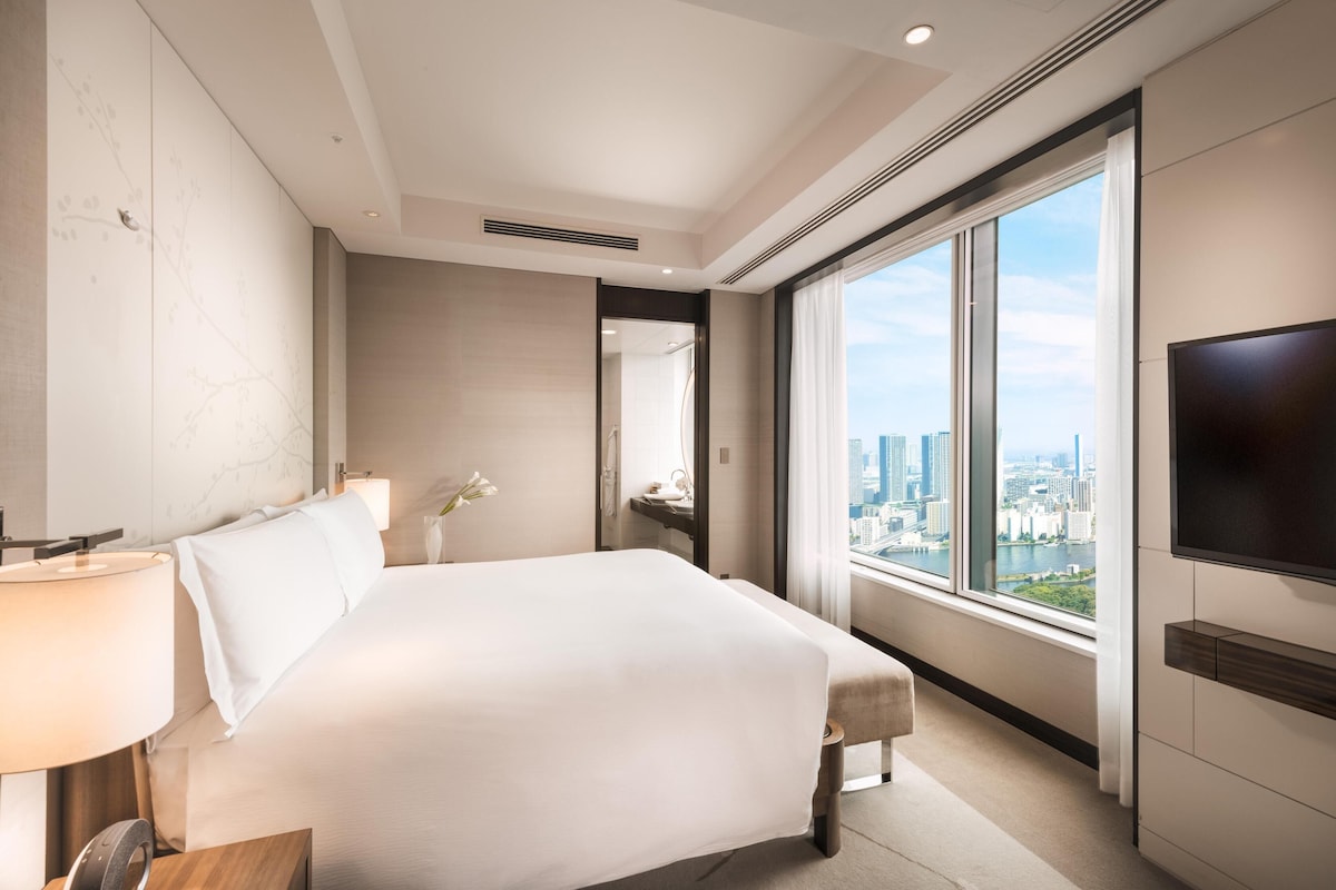 Suite, 1 llit de matrimoni gran, vistes a la badia, cantonada | Roba de llit d'alta qualitat, minibar i caixa forta a l'habitació 