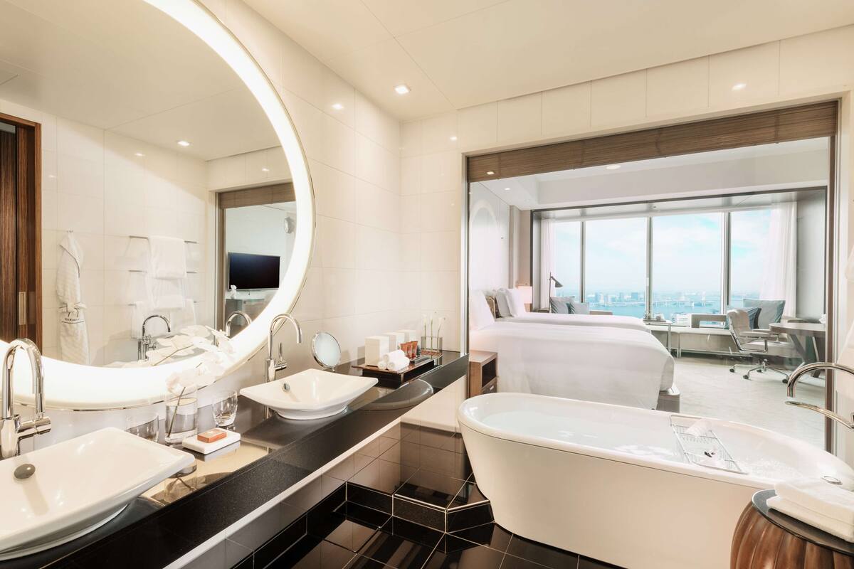 1 bedroom, premium bedding, minibar, in-room safe