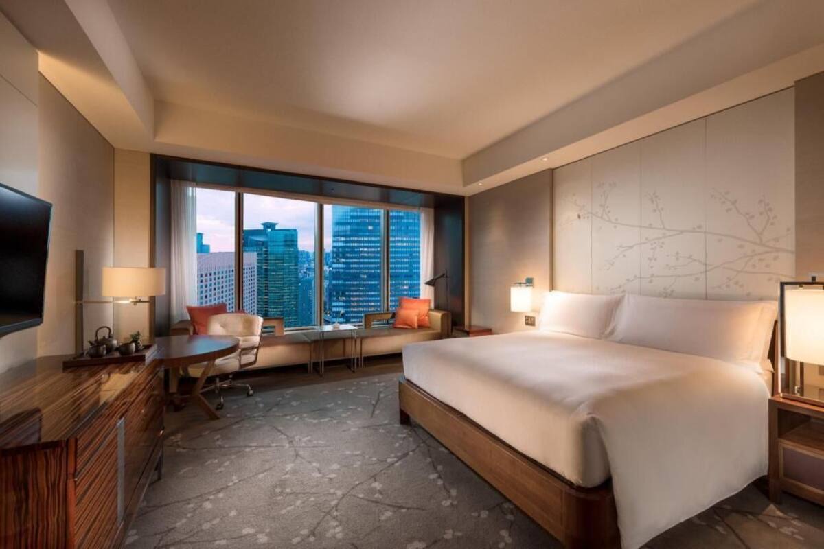 Premium bedding, minibar, in-room safe, desk