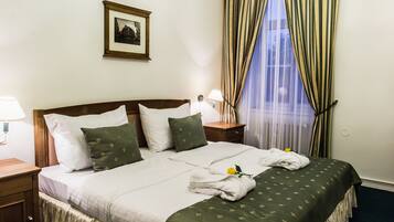 Minibar, in-room safe, desk, iron/ironing board