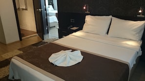 Literie de qualité supérieure, minibar, bureau, chambres insonorisées