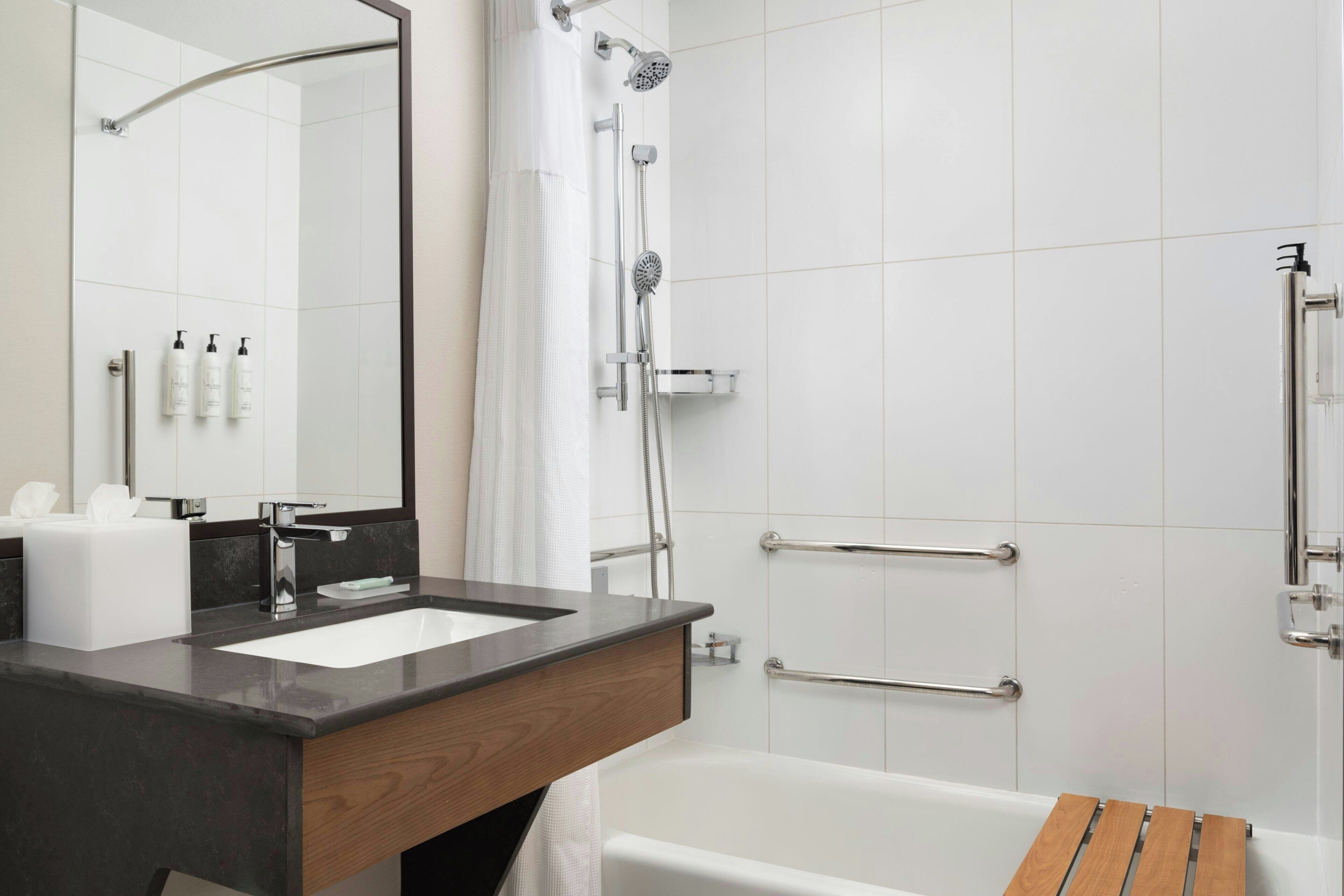 combined shower/bathtub, free toiletries, hair dryer, towels