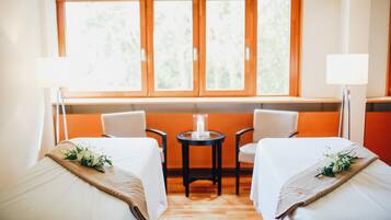 Couples treatment rooms, sauna, body treatments, aromatherapy