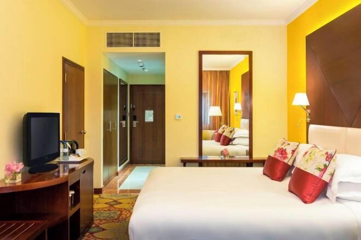 Minibar, coffre-fort, bureau