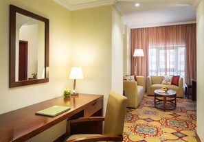 Executive Suite | Bar mini, peti besi dalam bilik, dilengkapkan perabot secara berasingan 