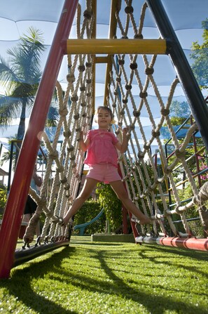 Tempat bermain anak - outdoor