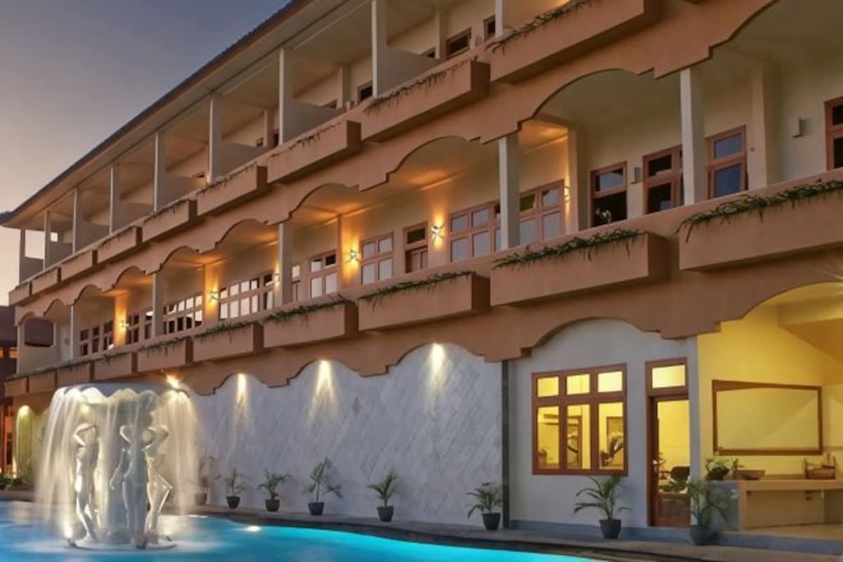 Pool | 2 outdoor pools, open 8:00 AM to 10:00 PM, pool umbrellas, sun loungers