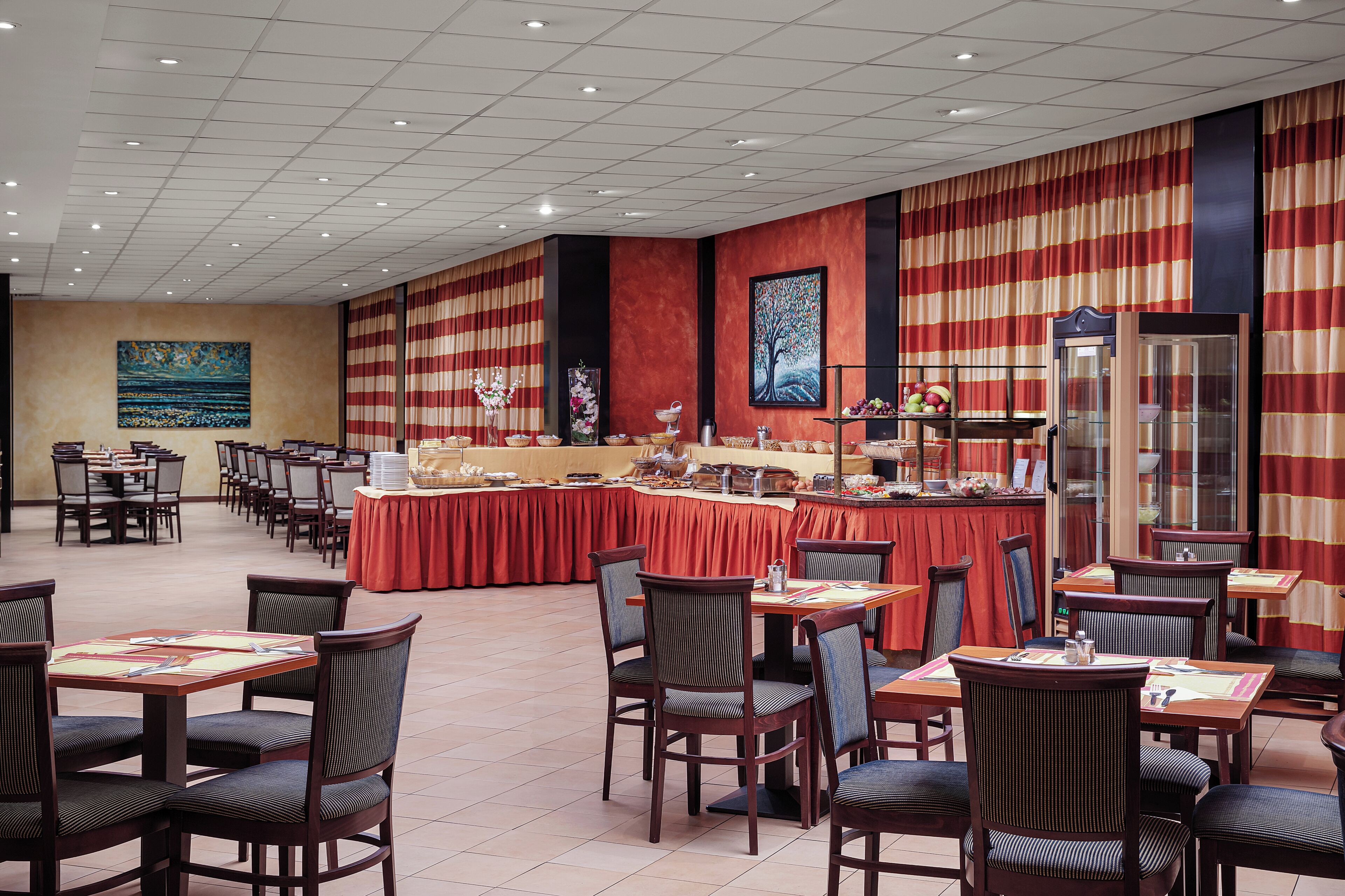 Desayuno buffet diario (EUR 15 por persona)