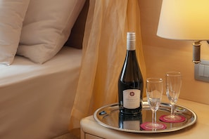 Literie de qualité, minibar, coffre-fort, bureau