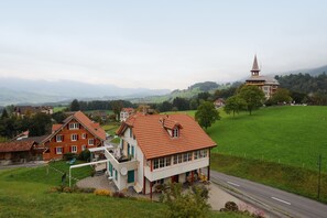 View from room - Gasthaus Paxmontana (Sachseln)