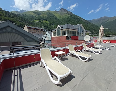 Exterior. Garden & City Cauterets Balneo