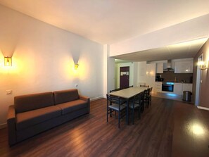 Apartment for 10 people | Living area | Flat-screen TV, foosball