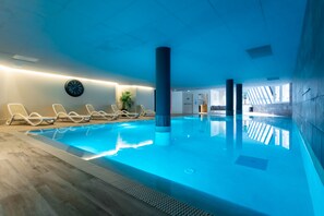 Indoor pool, seasonal outdoor pool, pool loungers