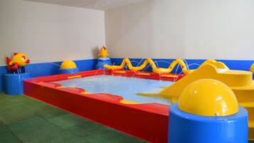 Piscine couverte, piscine extérieure (ouverte en saison)