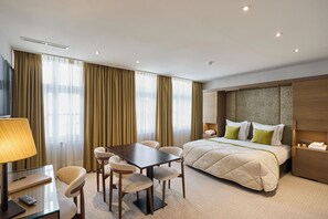 Residence "King Ferdinand" | Premium bedding, pillowtop beds, minibar, in-room safe - Aragon House (Bruges)