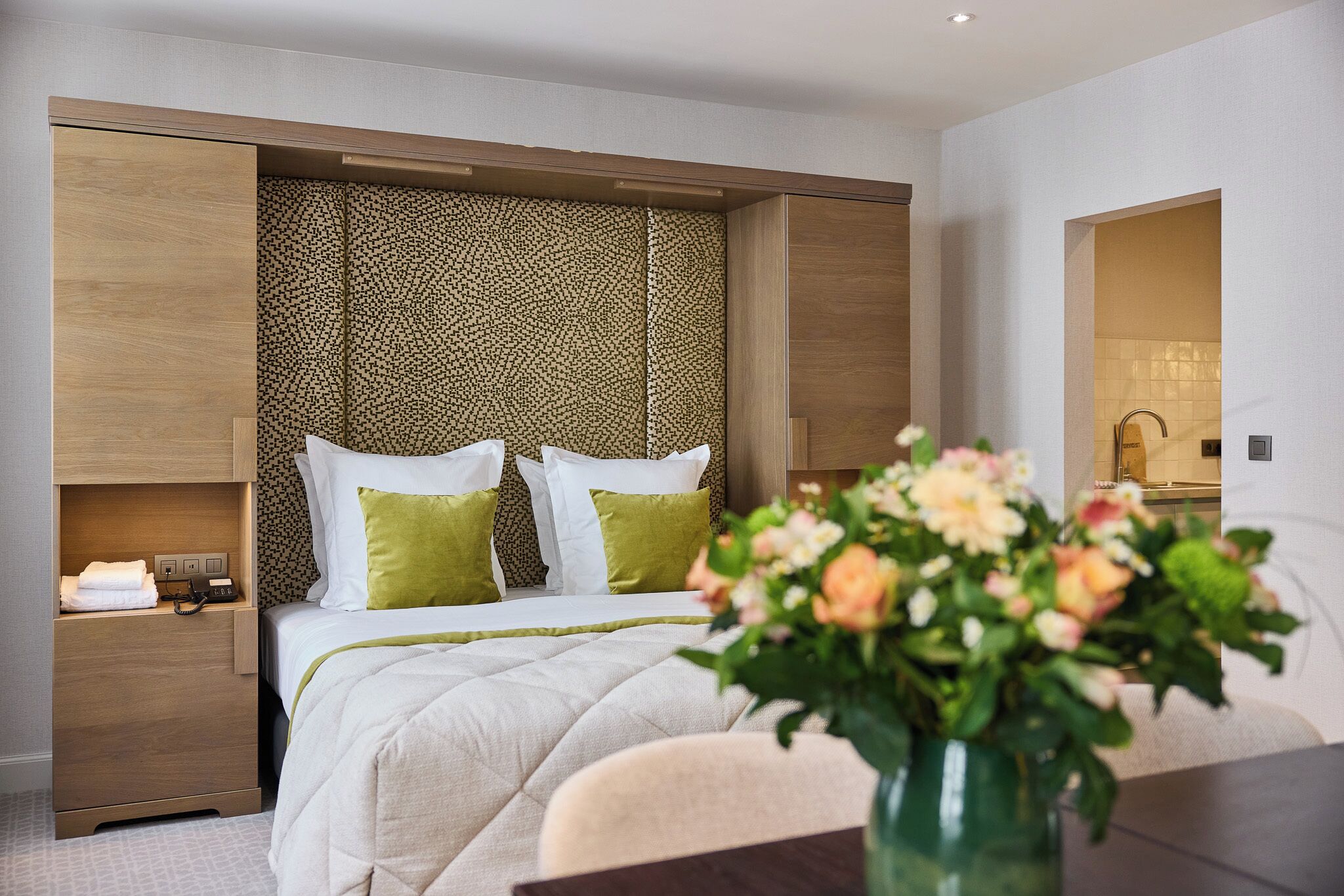 Executive appartement | Luxe beddengoed, pillowtop-bedden, een minibar, een kluis op de kamer