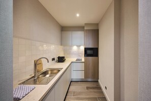 Residence "King Ferdinand" | Private kitchenette | Fridge, microwave, oven, stovetop - Aragon House (Bruges)