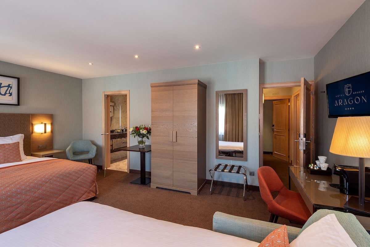 Ropa de cama de alta calidad, colchones con pillow-top y minibar